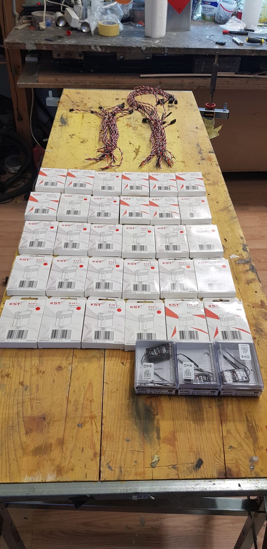 Kabelbäume und Servos